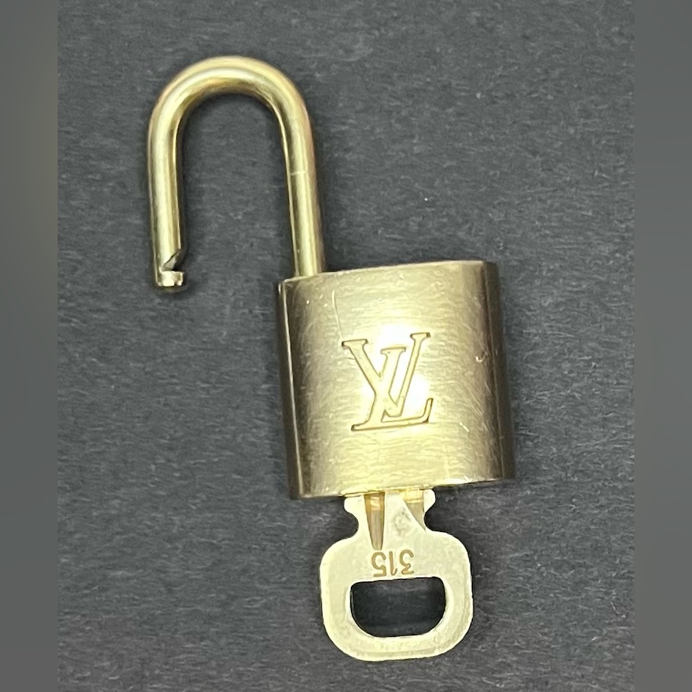Louis Vuitton Luxurious Gold Padlock with Key #315 - Picture 1 of 3
